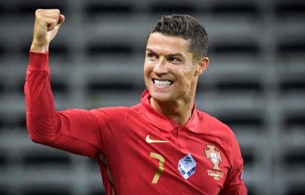 Cristiano Ronaldo đang tạm dẫn đầu Vua phá lưới EURO 2021 và những hình ảnh đáng nhớ