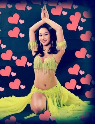 Ngẩn ngơ vẻ "sexy" của cô giáo 9X Hà thành dạy Bellydance