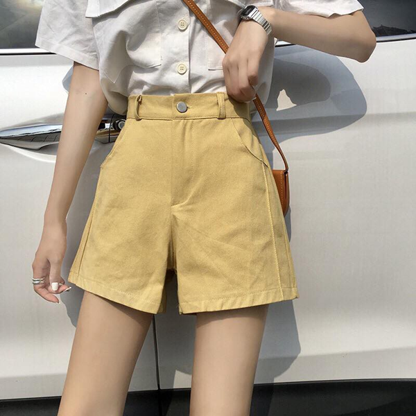 Bí quyết phối giày với quần short Nữ cá tính trendy 2024