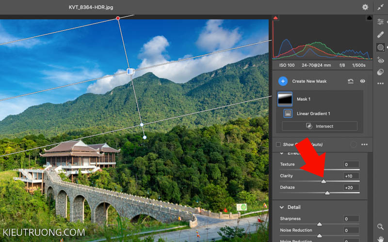 Tăng Clarity và Dehaze để bầu trời xanh hơn trong Photoshop
