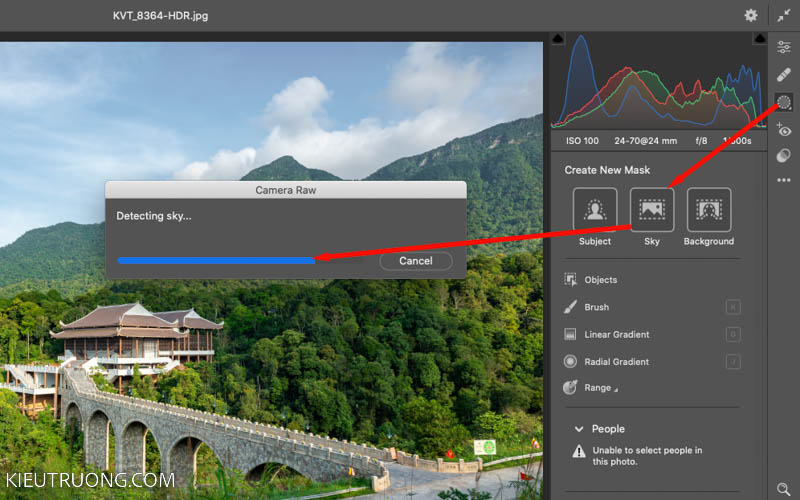 Nhấn vào Masking trong Camera Raw chọn Select Sky