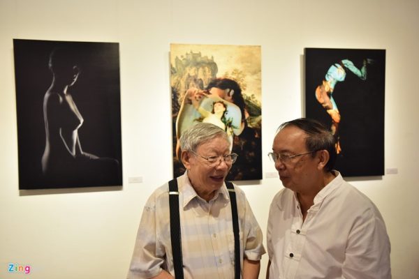 Công chúng nô nức xem ảnh nude nghệ thuật, tạo kỷ lục cho triển lãm
