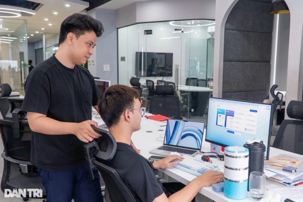 Gen Z cõng việc gấp 3, sếp vẫn bĩu môi "không bằng ChatGPT"
